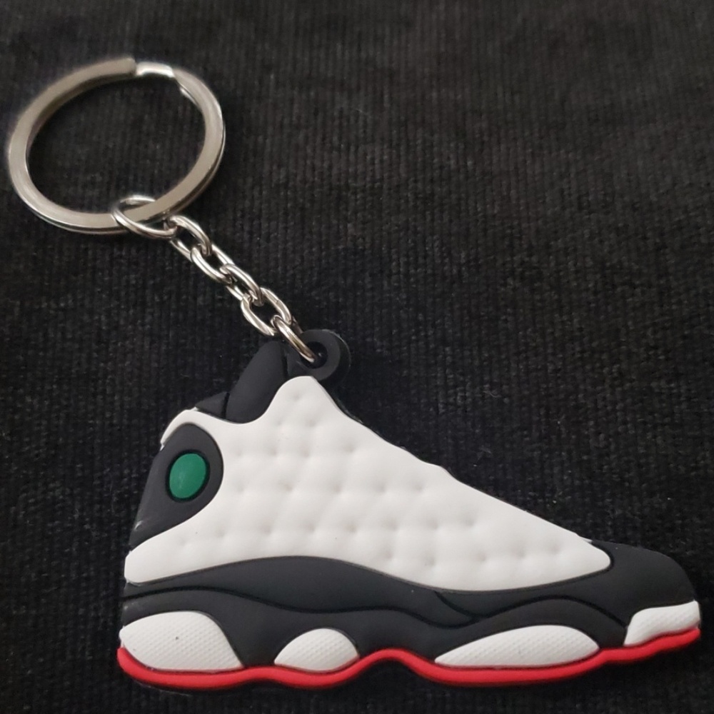 🔥Jordan 13's (wht/blk) Keychain🔥